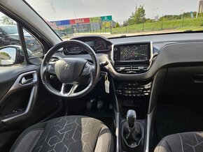 Peugeot 2008 1.2i Style - 10