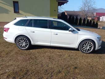 Predám 4x4 Škoda Superb 3 combi ročník 2016 DSG - 10