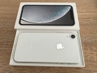 Apple iPhone XR 64GB - 10