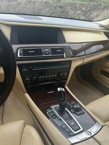 BMW 750i xdrive - 10