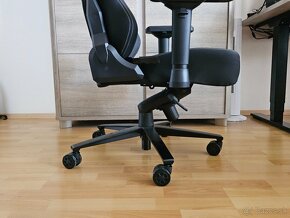 Stol + stolicka + 2x drziak na monitor (alebo NB) - 10