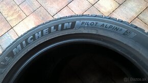 2 ks ZIMNÉ 245/45 r18 100V XL MICHELIN dezé cca 6 mm r. 2019 - 10