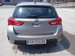 Toyota Auris 1.6 97kw benzín 2013 - 10