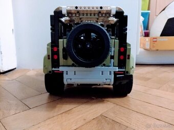 Originálne LEGO Technic 42110 Land Rover Defender - 10