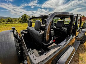 Jeep Wrangler SAHARA 2,0 Automat - 10