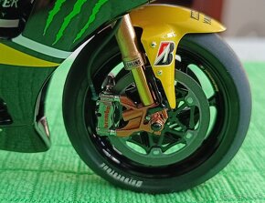 YAMAHA YZR-M1 Monster Tech3 - 10