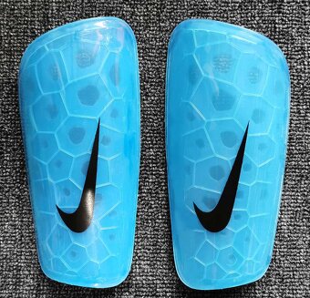 Nike futbalové chrániče - 10