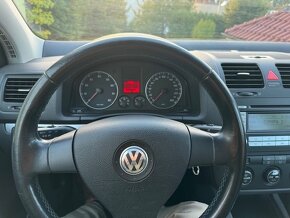 Volkswagen Golf V 1.6 benzin Automat 5-dverový - 10