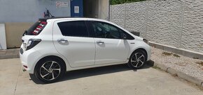 Yaris toyota 1,33 73kw 99ps biela zachovale auto - 10