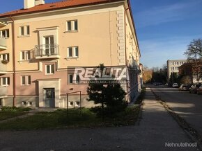 ZNÍŽENÁ CENA TEHLOVÝ 2-IZBOVÝ BYT, 61,5 m2, CENTRUM - 10