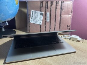 Ultrabook Samsung Galaxy Book Go LTE + taška + adaptér - 10