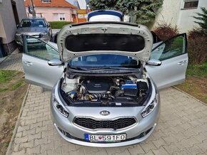 KIA Ceed SW 1.6 GDi Gold 135k M6 (benzín) - 10