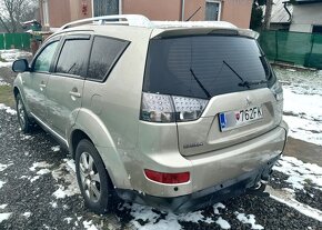 Mitsubishi Outlander II 2.0 DID 4X4 M6 - 10