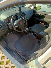 Predam Fiat Punto 1.4 57 KW r.v. 2016 vybava lounge - 10