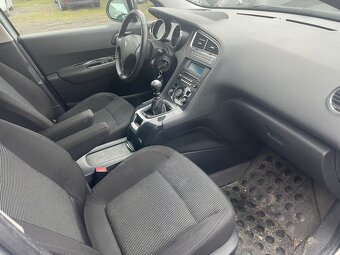 Peugeot 5008 1.6i 115kw, r.7/2011, klima, poškozen motor - 10