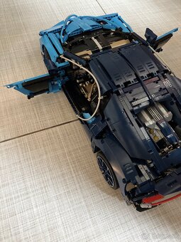 Lego Bugatti Chiron 42083 - 10