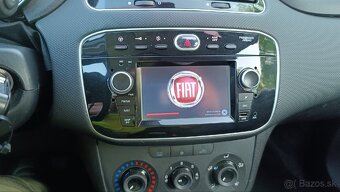 Fiat Punto Young 1.4b 2015rv - 10