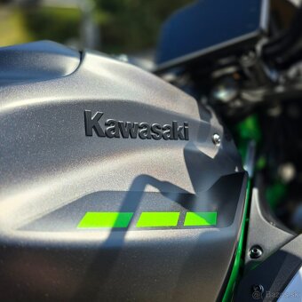 Kawasaki Z900 2025 zelená - 10