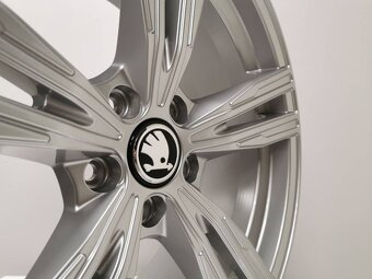 #43 Vw Passat IT Wheels 8X19 ET47 5X112 Silber - 10