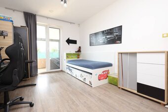 Krásny, moderný 4- izbový bungalov so 6,5á záhradou - 10