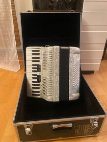 Akordeón Hohner 72 bas biela perleť + kufor (Nemecko) - 10