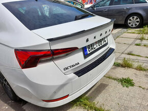 SKODA OCTAVIA 4 IV spoiler kridlo lipko na kufor - 10