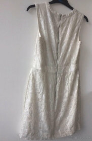 H&M nádherne čipkové krémovo- strieborné šaty, veľkosť 40 - 10