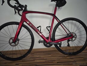 Predám Trek domane Sl6 veľ. 58,crimson/black - 10