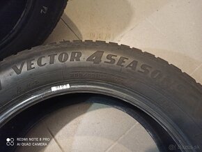 celoročne pneu Goodyear 255/55 R19 - 10