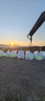 Predaj a preprava dovoz a vyloženie dunajského štrku - 10