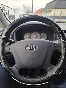 Kia Carens 2.0 LX - 10