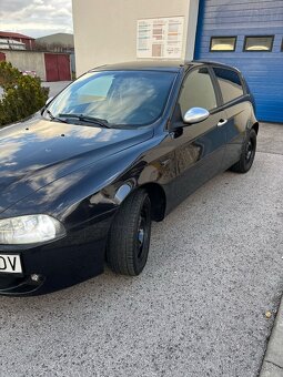 Alfa Romeo 147       1.9 jtd - 10