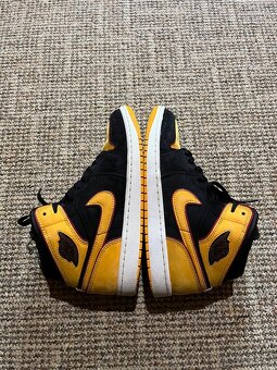 Nike Air Jordan 1 Mid - 10