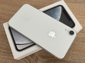 Apple iPhone XR 64GB - 10