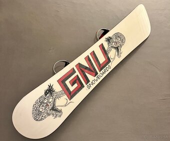 Predam snowboard GNU s viazanim - 10