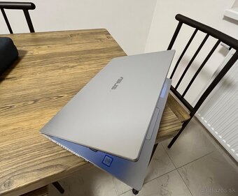 15.6/Asus/Notebook/i3-7020/4GB RAM DDR4/NVMe SSD 256GB - 10