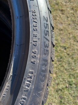 255/35 r19 zimne pneumatiky - 10