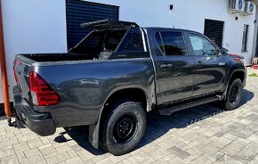 TOYOTA HILUX 2.4 D-4D - PREDAJ AJ NA SPLÁTKY - 10