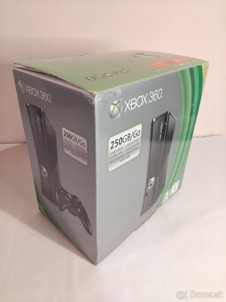 Microsoft Xbox 360 S + Ovládač + 10 hier + Krabica - 10