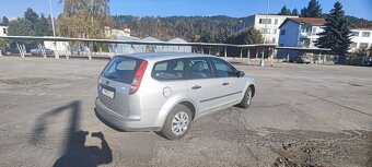 Ford Focus kombi 1.6i Benzin - 10