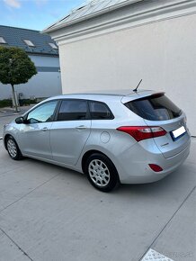 Hyundai i30 combi 1.6 crdi nová STK/Ek - 10