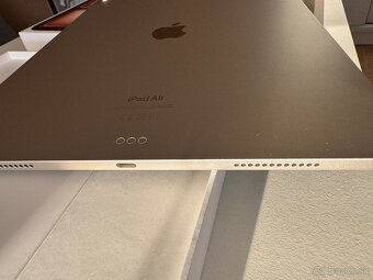 13-palcový iPad Air (M2) - 10