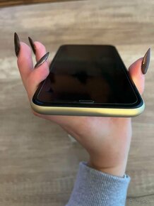 iPhone XR 64 GB Yellow - 10