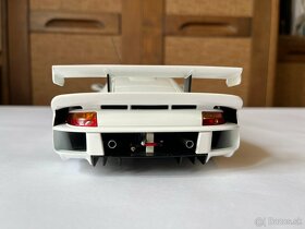 1:18 autoart porsche gt1 - 10