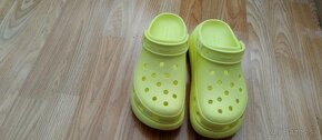 Crocs platformy neon - 10