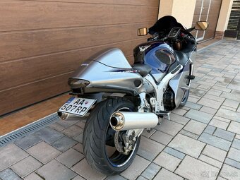 Suzuki Hayabusa GSXR-1300 - 10