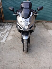 Suzuki GSX 1250 FA - 10