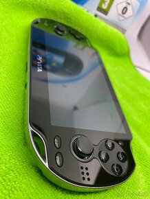 PS VITA PCH-1004 - 10