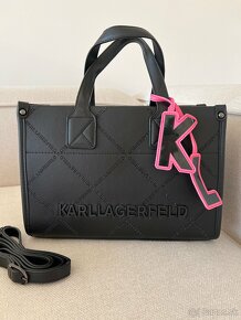 Karl Lagerfeld čierna kabelka s neon ozdobenim - 10