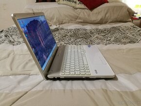 Sony Intel i3 4x2,1 GHz. SSD 256 GB Disk. 15,6". Baterka dob - 10